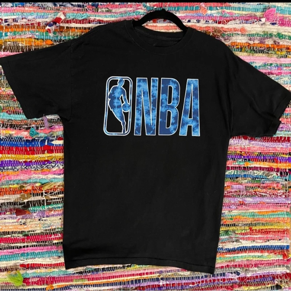NBA LOGO BLACK SHORT SLEEVE TEE SHIRT